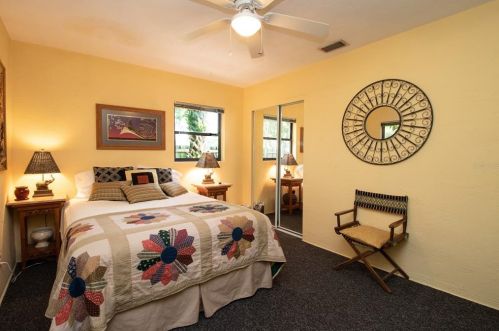 4291 Cherry St, Saint Petersburg FL  33703-5033 exterior
