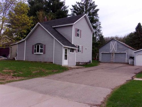 569 Clark St, Manawa, WI 54949-9237