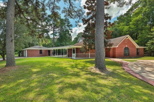 110 Pine Place St, Mont Belvieu TX  exterior