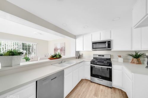 37 Greenfield, Irvine CA 92614-7051 exterior