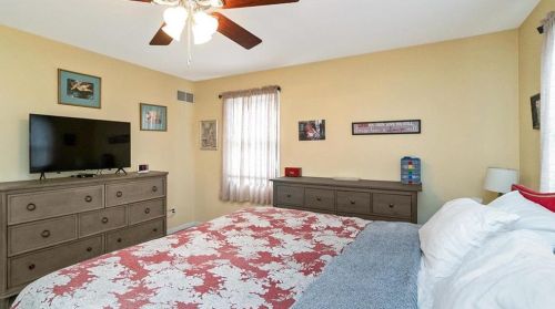 8041 Cross Creek Cir, Breinigsville PA  18031-1327 exterior