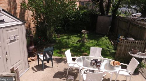 208 Chestnut Ave, Camden NJ  08109-2049 exterior