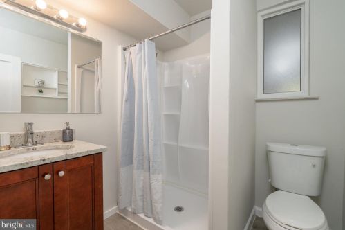 6916 Arlington Blvd, Falls Church VA  22042-1937 exterior