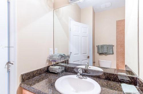 1121 147th Ter, Hollywood FL  33027-6182 exterior