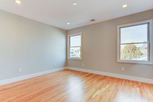 2592 Hewlett Ln, North Bellmore NY  11710-4413 exterior