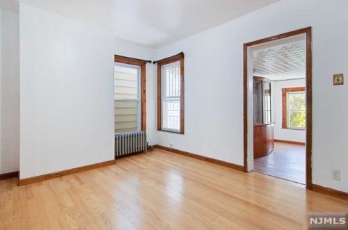 162 Summer Ave, Newark NJ  07104-2614 exterior