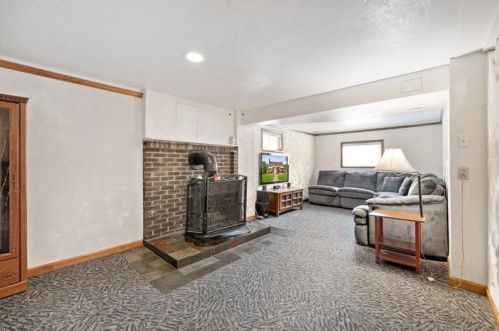 48 Millersdale Rd, Jeannette PA  15644-3144 exterior