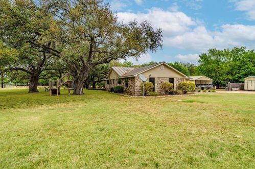 210 Opal Ln, Uhland, TX 78640-5604