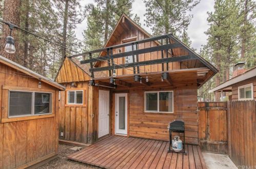 818 Rainbow Blvd, Big Bear City CA  92314-9654 exterior