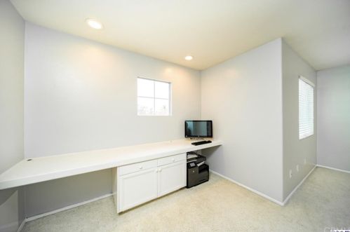 721 Cinnabar Pl, Simi Valley CA 93065-7200 exterior