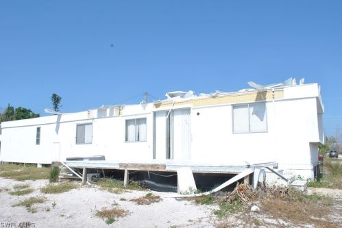 4823 Flamingo Dr, Saint James City FL  33956-2818 exterior