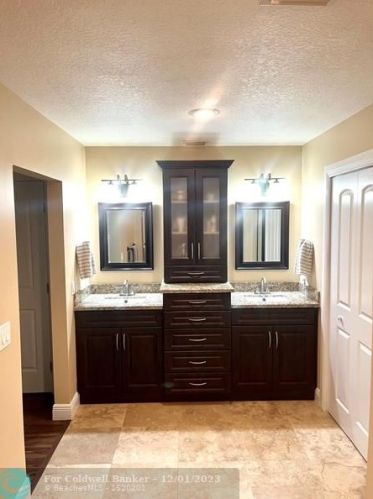 2551 Racquet Club Dr, Palm City FL  34990-2304 exterior