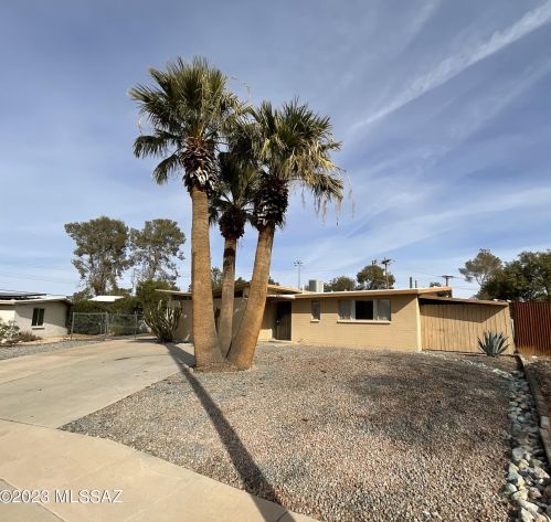 6817 Hayne St, Tucson, AZ 85710-4731