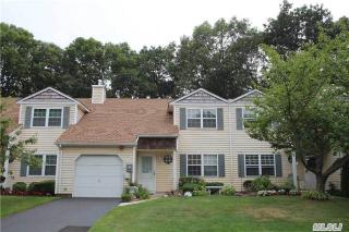 516 Race Pl, Oakdale NY  11769-1722 exterior