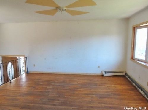 233 Rushmore St, Westbury NY  11590-3822 exterior