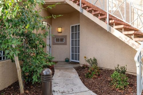 23731 Del Monte Dr, Santa Clarita, CA 91355-3377