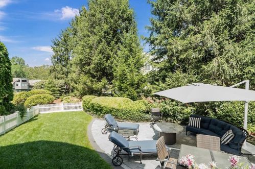 15 Deer Run, Rye Brook NY  10573-1300 exterior