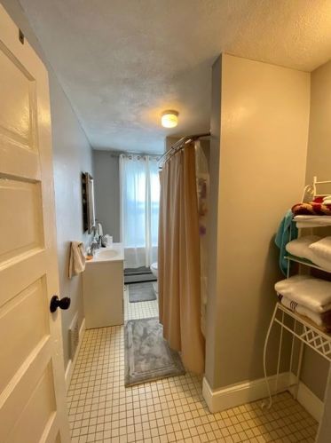 28 Osborn St, Providence RI 02908-3612 exterior