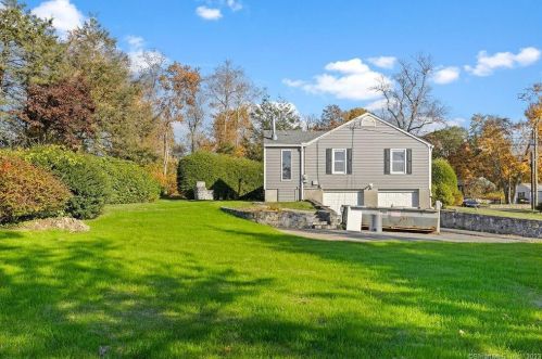 4 Pleasant Rise Cir, Brookfield Center CT  06804-2109 exterior