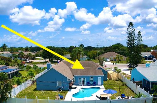 2062 Floresta Dr, Fort Pierce FL  34984-4706 exterior