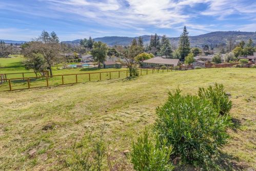 580 Los Alamos Rd, Santa Rosa, CA 95409-4412