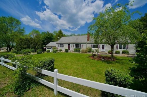 117 Snipsic Lake Rd, Ellington, CT 06029-3523