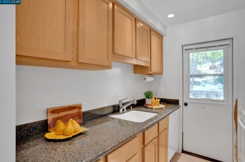 443 Ridgeview Dr, Concord, CA 94523-1027