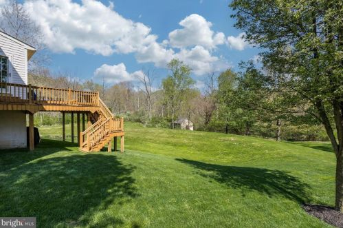 877 York Dr, Downingtown, PA 19335-3166