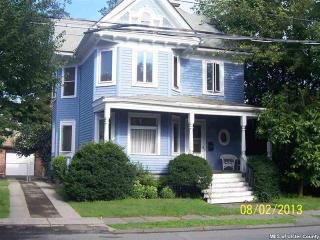 11 Chester St, Kingston, NY 12401-5100