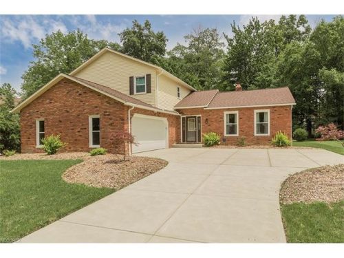 3939 Ash Ln, Cleveland, OH 44122-4703