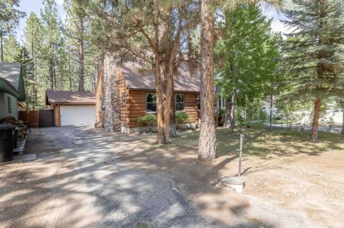 925 Barker Blvd, Big Bear City, CA 92314-9567