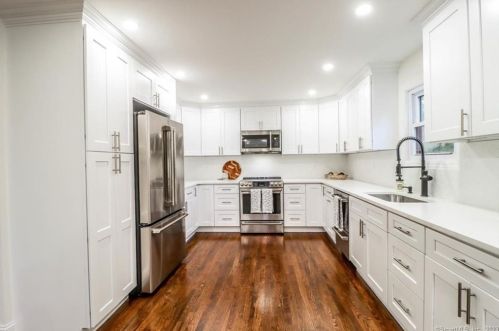 214 Berkshire Rd, Sandy Hook CT  06482-1548 exterior