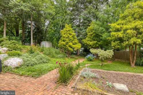7908 Jansen Dr, Springfield VA  22152-2411 exterior
