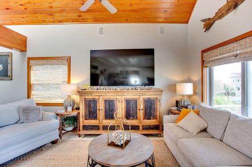 1820 Sunset Dr, Saint George Island FL  32328-3120 exterior