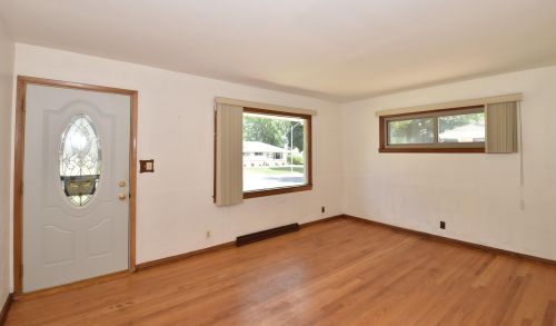 8827 Lawn Ave, Milwaukee, WI 53225-3529