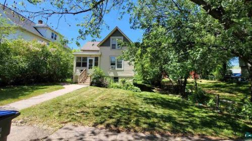 621 10th St, Duluth, MN 55805-1448