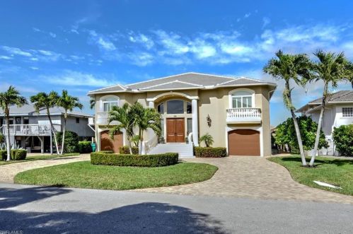 367 Lagoon Ave, Naples, FL 34108-2316