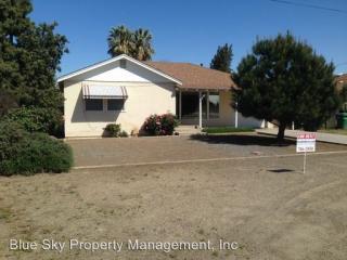 300 Poplar Ave, Porterville CA  93257-5421 exterior