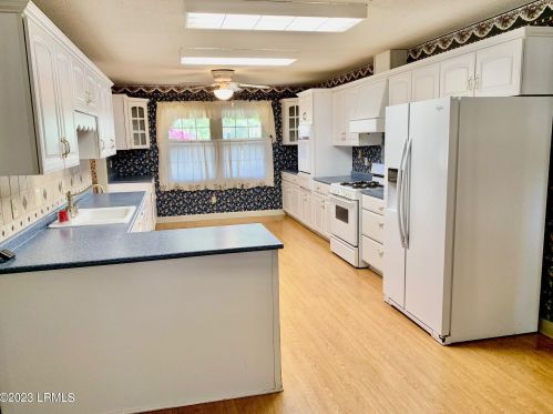 927 Magnolia Bluff Cir, Beaufort SC  29902-6921 exterior