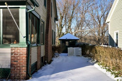 10 Goldberg Ave, Norwich CT  06360-4314 exterior