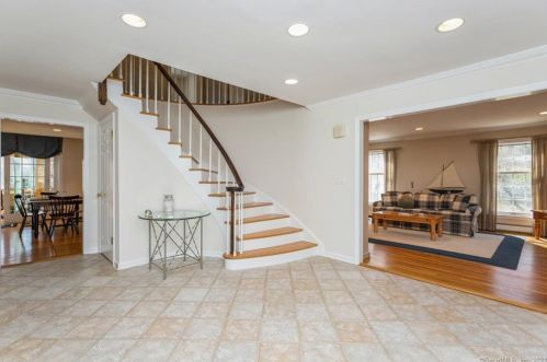 81 Lynam Rd, Stamford, CT 06903-4527