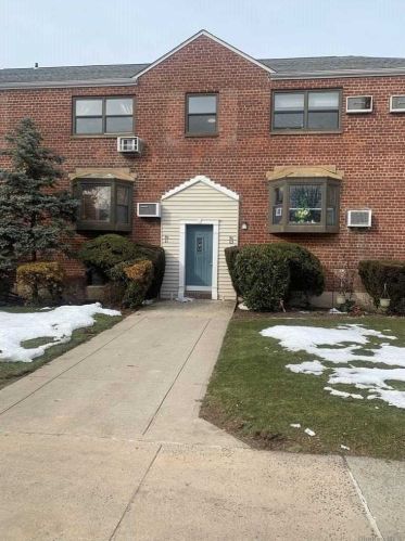 90-01 153rd Ave, Jamaica, NY 11414-1746