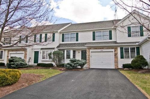 2924 Larkspur Ln, Easton, PA 18045-8148