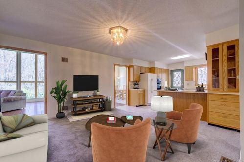 5 Bramble Bush Dr, Niantic CT  06357-1802 exterior