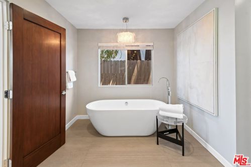 3423 Scadlock Ln, Van Nuys CA  91403-4915 exterior
