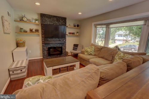 570 Old Orchard Ln, Camp Hill PA  17011-1828 exterior
