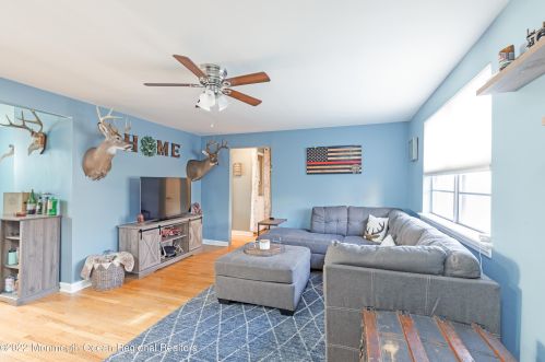 148 Mnr Dr, Tinton Falls NJ 07701-2456 exterior