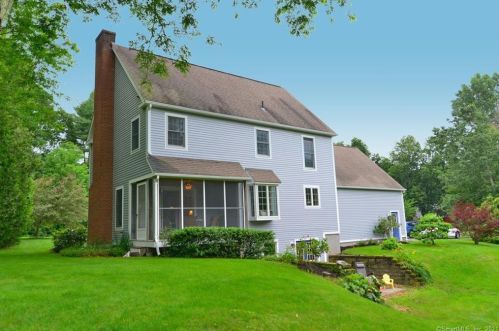 1 Amberg Dr, Pomfret Center, CT 06259-2237