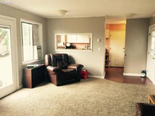 1955 Carter Ln, Springfield OR  97477-3332 exterior