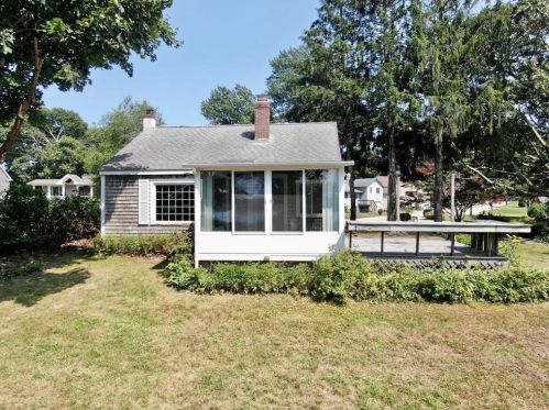1 Betty Hill Rd, South Kingstown, RI 02882-4051